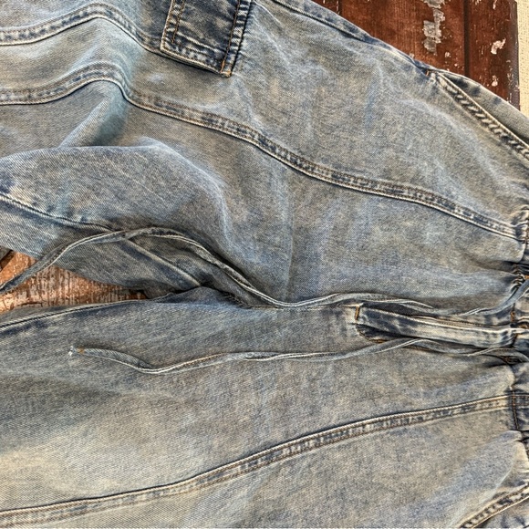 Kensie Blue Relaxed Soft Chambray like Jeans with Vintage Faded Look - Picture 3 of 11